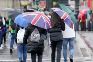 UK economy at risk of recession after surprise third quarter decline