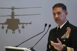 US forces shoot down ballistic missiles in Red Sea