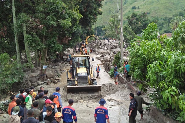 7aa17e38d36c47b9acd22f5df88b08a7 Indonesia Landslide