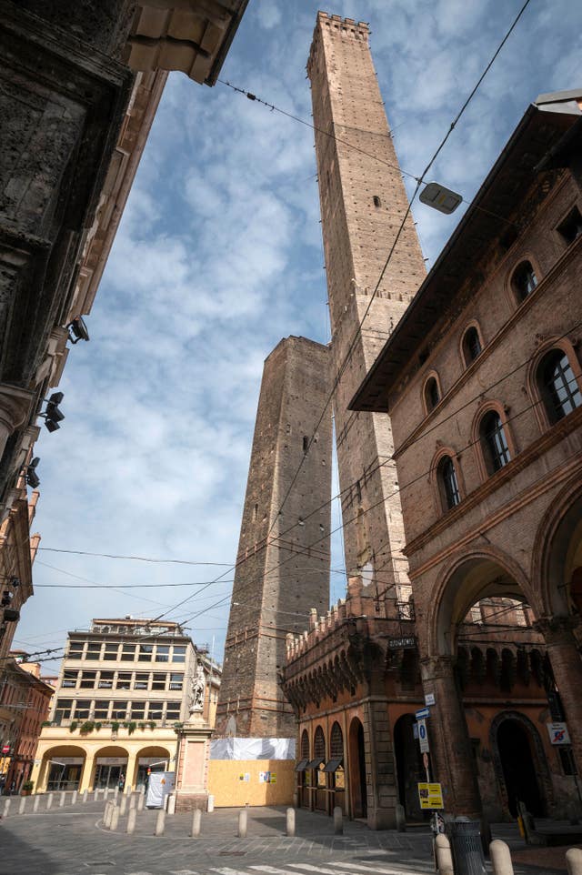 96589d5490da4a24a15051303e7f6a67 Italy Garisenda Tower