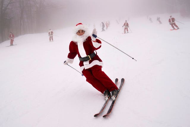 c698f2d5f49c4796a32c0cc181a93cdb Skiing Santas