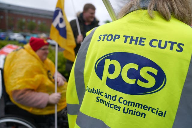 2-72103978 Industrial strike