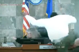 Shocking moment defendant hurls himself over courtroom bench to attack judge