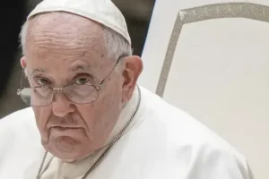 Pope calls for universal ban on surrogacy
