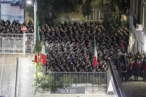 Investigation demanded after hundreds give fascist salute at Rome rally
