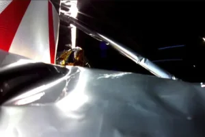 Moon landing attempt abandoned after spacecraft hit by fuel leak