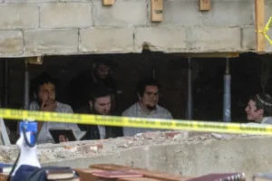 Secret tunnel in US synagogue leads to brawl between police and worshippers