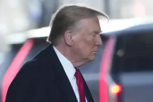 Judge threatens to throw Trump out of court for talking during evidence