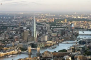 Gamblers lead FTSE in slight gain as it lags European peers