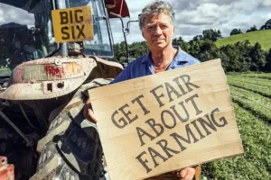 ‘Scarecrows’ protest outside Parliament ahead of grocery supply chain debate