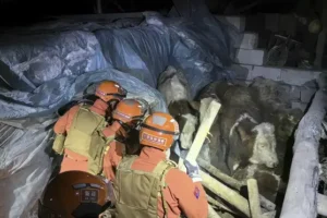 Six injured and dozens of homes destroyed in earthquake in western China