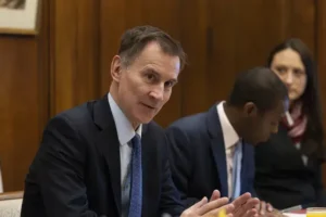 Jeremy Hunt meets top UK bank bosses over plans to boost City
