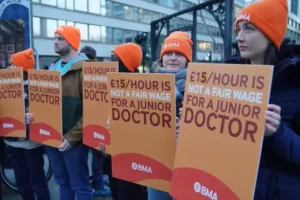 Junior doctors in England to vote on extending mandate for strikes
