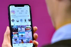 Under-18s now unable to get messages from strangers on Instagram and Facebook