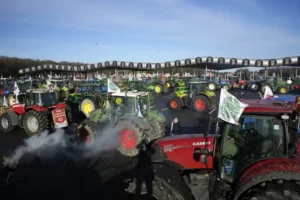 French farmers vow to continue protesting despite government’s offer
