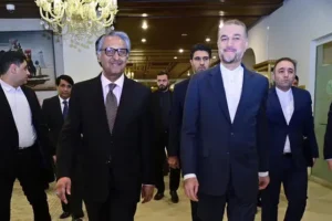 Pakistan and Iran agree to work together to improve security after air strikes