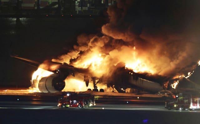 799eba74a94543e39ba23f40b0c86654 Japan Plane Fire
