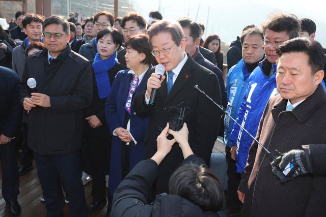 7aeae25401944027b7d4dc5ec588d61f South Korea Politician Attacked