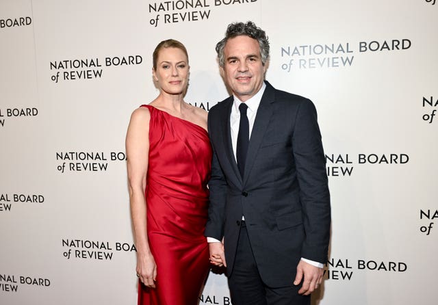 870fbcb274ae4f6498816c9b02343814 Best supporting actor honouree Mark Ruffalo, right, and wife Sunrise Coigney