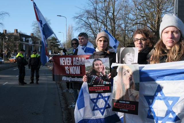 98f5167970dc47b3ab74613919eb7c4b Pro-Israel activists gather near the International Court of Justice in The Hague, Netherlands