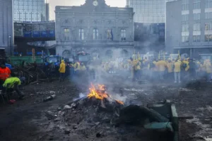 Angry armers on tractors protest at EU summit about costs and bureaucracy