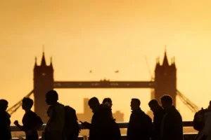 FTSE drops as falling oil prices put pressure on energy stocks