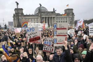 At least 150,000 people gather in Berlin to protest against far right