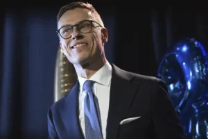 Finns choose centre-right Stubb as president, preliminary results show