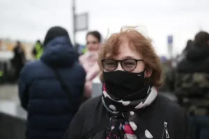 Alexei Navalny’s mother appeals for release of her son’s body