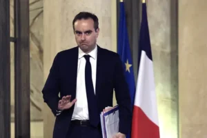 Russia threatened to shoot down French flights, defence minister claims