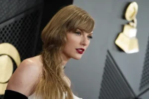 Taylor Swift’s father accused of punching photographer in the face in Sydney