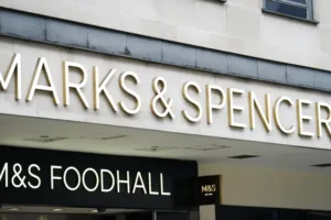 Marks & Spencer announces hourly pay rise for 40,000 staff