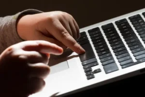 More guidance needed on AI in schools, report says