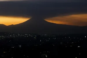 Flights cancelled as Mexico’s Popocatepetl volcano erupts