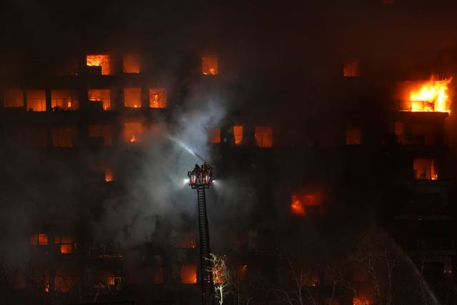 7f1696c00335457d8686d0846c96fb9d APTOPIX Spain Building Fire