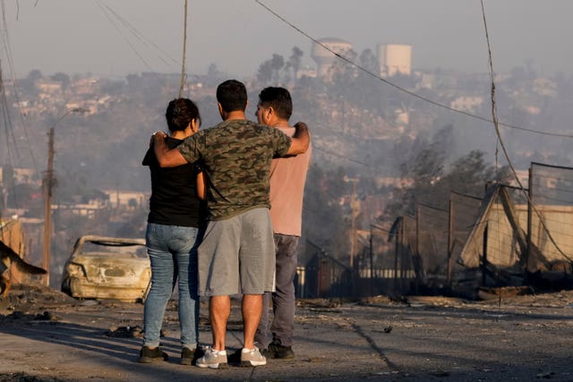 a969ffd3d8c4407fbacf7229fd325c06 Locals look at burnt-out houses and other debris after a forest fire reached their neighbourhood in Vina del Mar, Chile