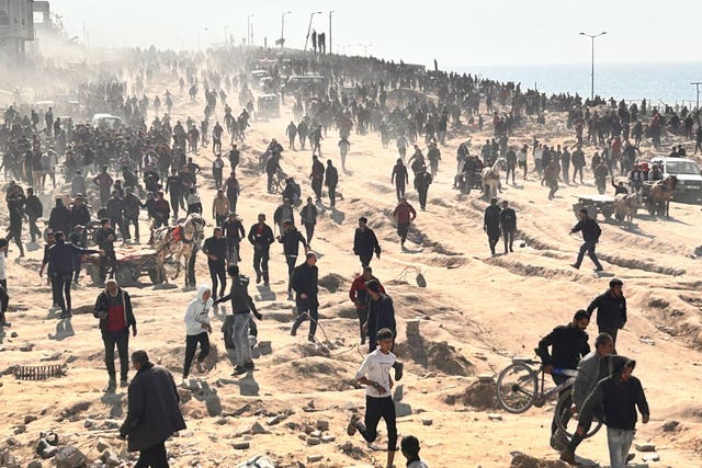 a9ad791ade334526926e4a750e362c68 Palestinians wait for humanitarian aid on a beachfront in Gaza City