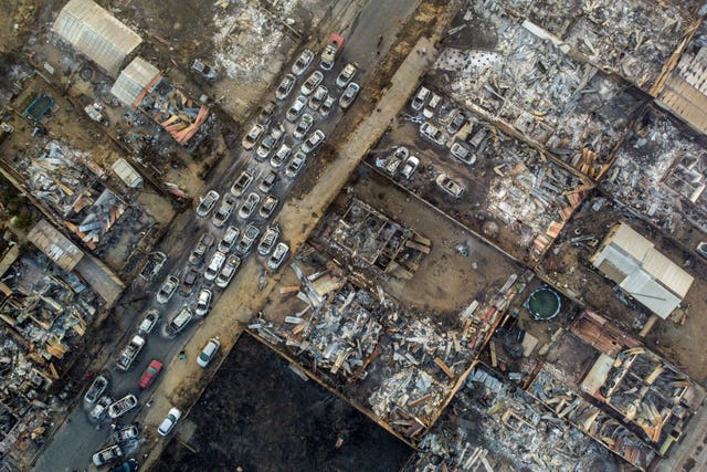 f30710e805134047811069e4614c1872 Burnt cars on a street after a forest fire reached Villa Independencia neighbourhood in Vina del Mar, Chile