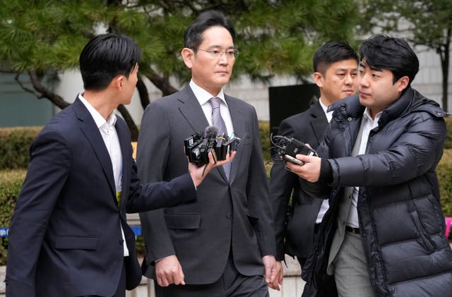 f8da6fc6782f4b51a3c0c25a2915444e South Korea Samsung Lee