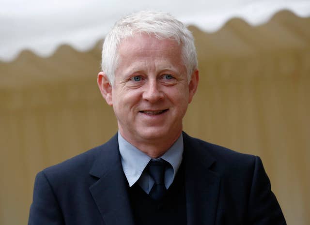 2-16190222 Richard Curtis