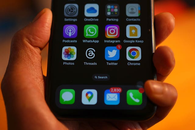 2-72892132 An Apple iPhone screen