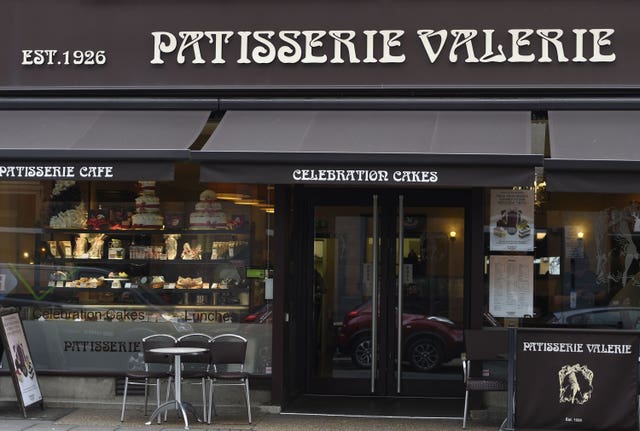 2-74108191 A Patisserie Valerie shop