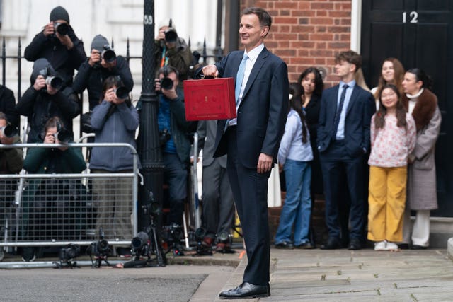 2-75545206 Chancellor of the Exchequer Jeremy Hunt leaves 11 Downing Street, London, with his ministerial box before delivering his Budget in the Houses of Parliament