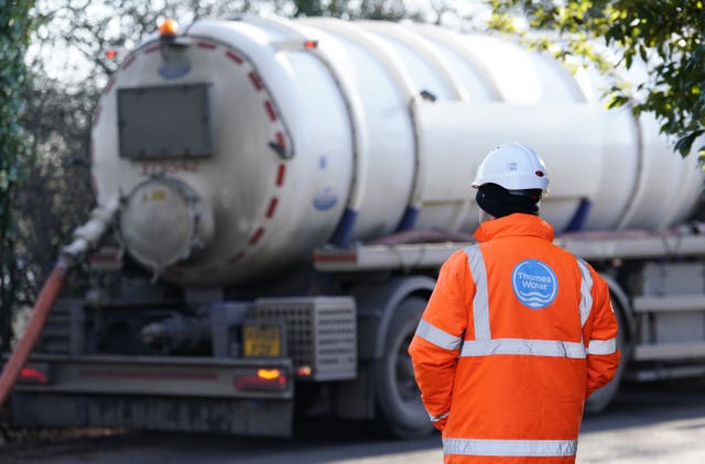 2-75730730 A tanker pumps out excess sewage