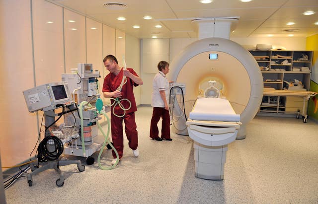 2-8420315 MRI scan