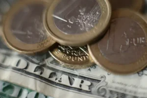 Holidaymakers benefit from rising strength of sterling