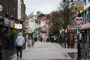 Retail stocks weigh on FTSE as high street downturn persists