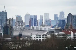London stocks tread water ahead of Wednesday Budget