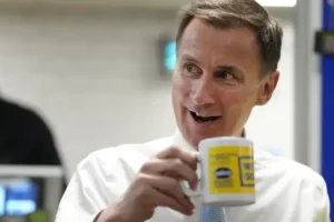 Hunt hints at more pre-election giveaways after £10bn national insurance cut
