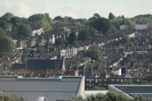 Average UK house price £2,000 lower in January than a year earlier